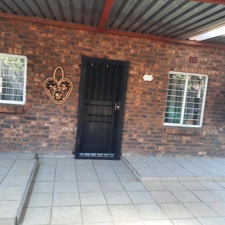 Legaeng Cottage - Serenity Pretoria Bagian luar foto