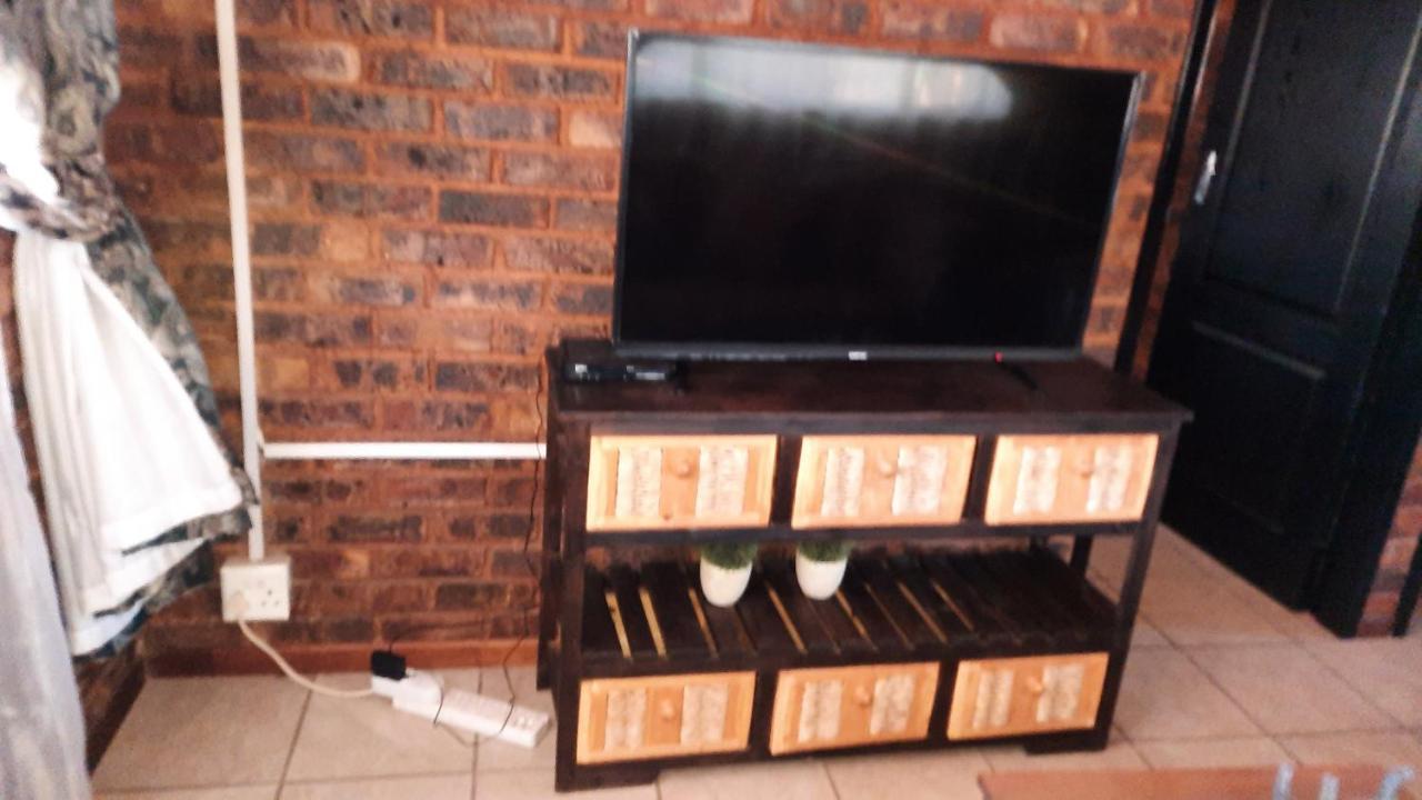 Legaeng Cottage - Serenity Pretoria Bagian luar foto