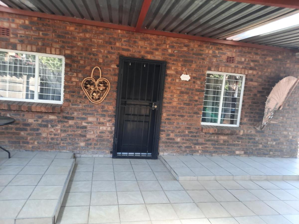 Legaeng Cottage - Serenity Pretoria Bagian luar foto